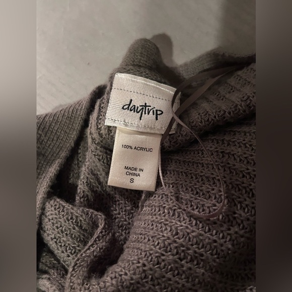 Buckle Day Trip BKE Distressed Gray Sweater Cardigan Womens Size Small - Picture 9 of 9